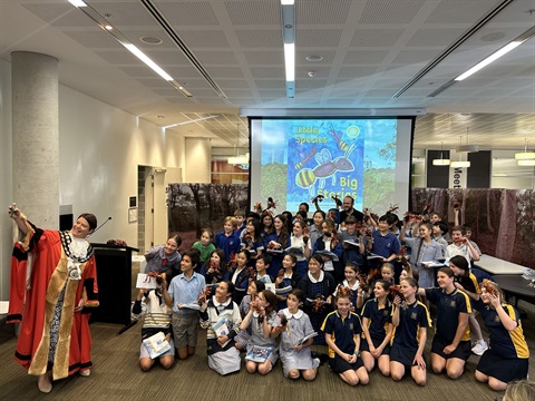 Mayor Tanya Taylor with Year 5 students at the Wildlife Storybook launch.jpg
