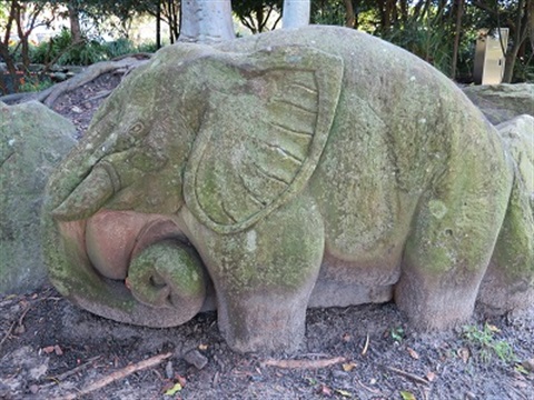 Ishi-Buki-Elephant-sandstone_Bicentennial-Reserve.jpg