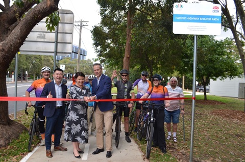 Willoughby Mayor Tanya Taylor and Willoughby MP Tim James cut the ribbon of the new Chatswood to St Leonards shared path 2.jpg